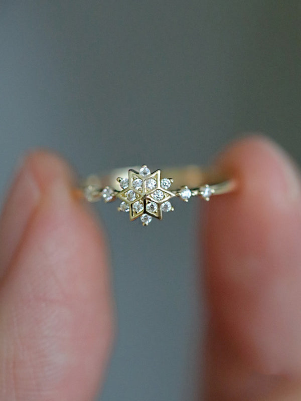 9K Gold: CZ Diamond Snowflake Ring