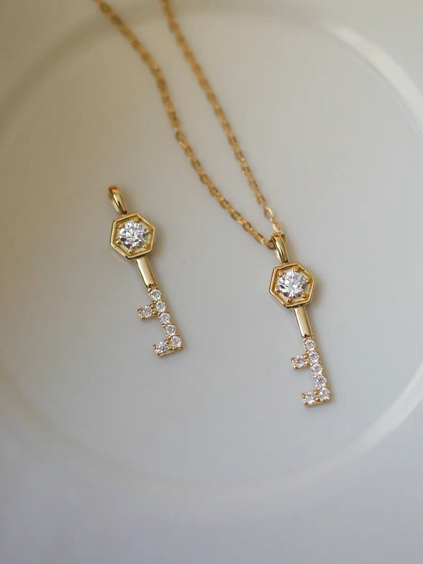 9K Gold: Sparkling Elegant Zirconia Pendant Necklace