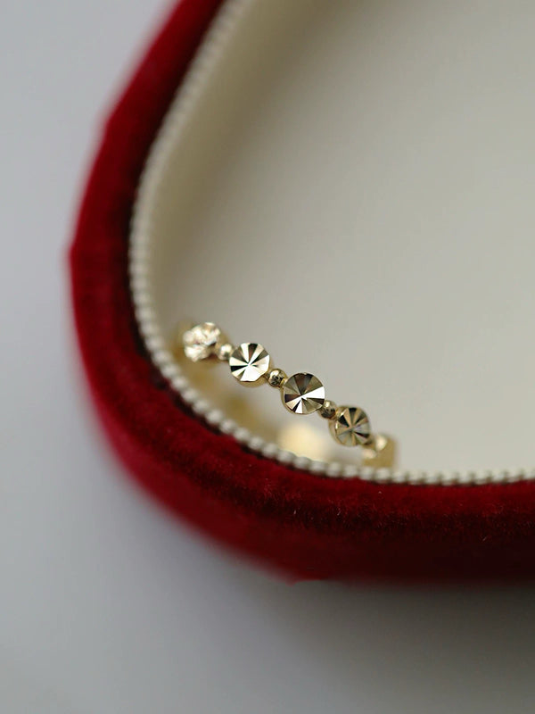 9K Gold: Delicate Batch Flower Cut Facet Glossy Minimalist Ring